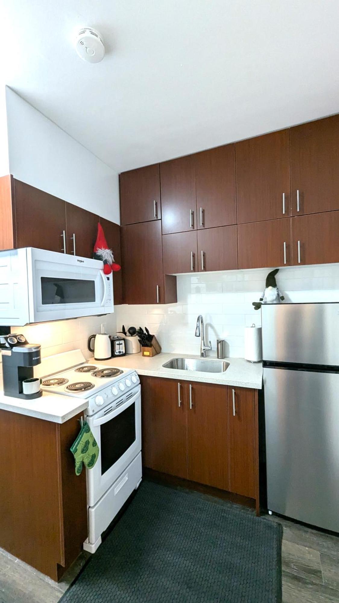 Cozy Room With Private Kitchen, Private Bathroom Toronto Exteriör bild